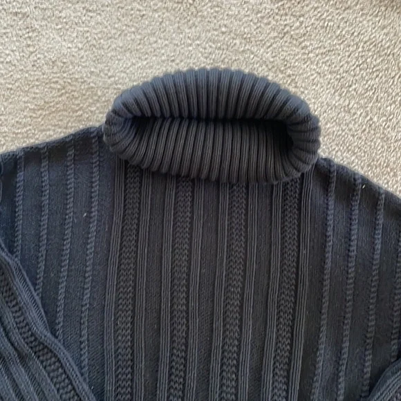 Black mock sweater - Picture 2 of 4